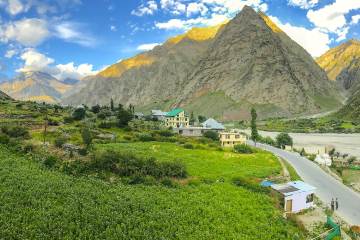 Ladakh in Nine: Snow, Lakes & Valleys